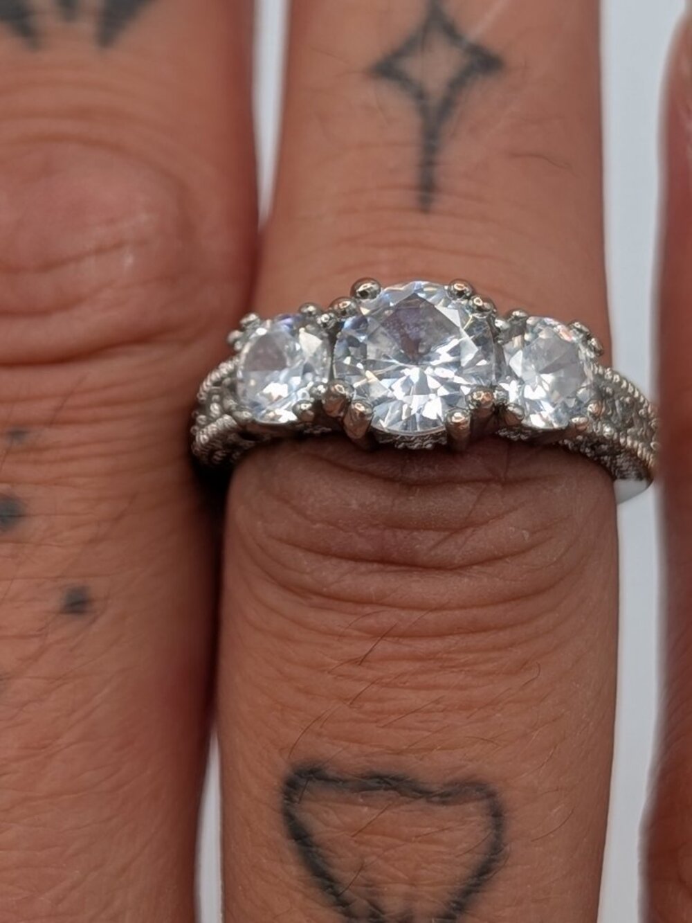 Vintage S925 Silver 3 Stone CZ Travel Ring Pave Accents Size 6.75 7 - Picture 4 of 11